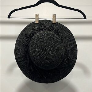 Black Wide-Brimmed Woven Hat